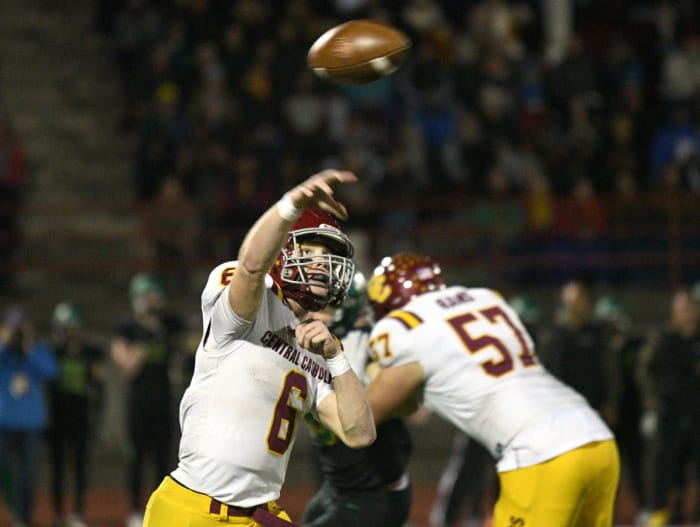 a Central Catholic West Linn 6A Oregon football semifinal November 17 2023 Taylor Balkom 30